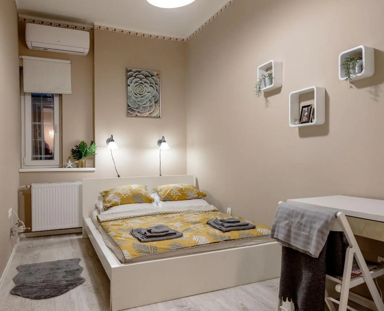 Roomback Rooms - 2Br Apt With Ac Near Deak Ter Budapest Hungary