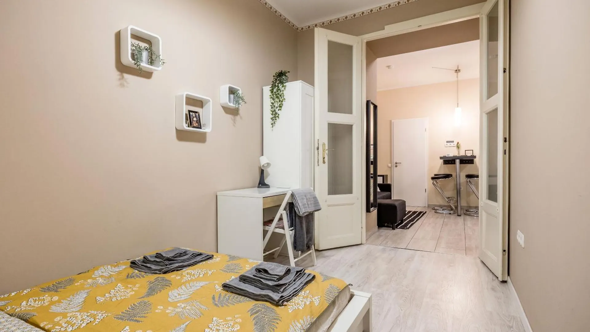 Roomback Rooms - 2Br Apt With Ac Near Deak Ter Budapest 0*,