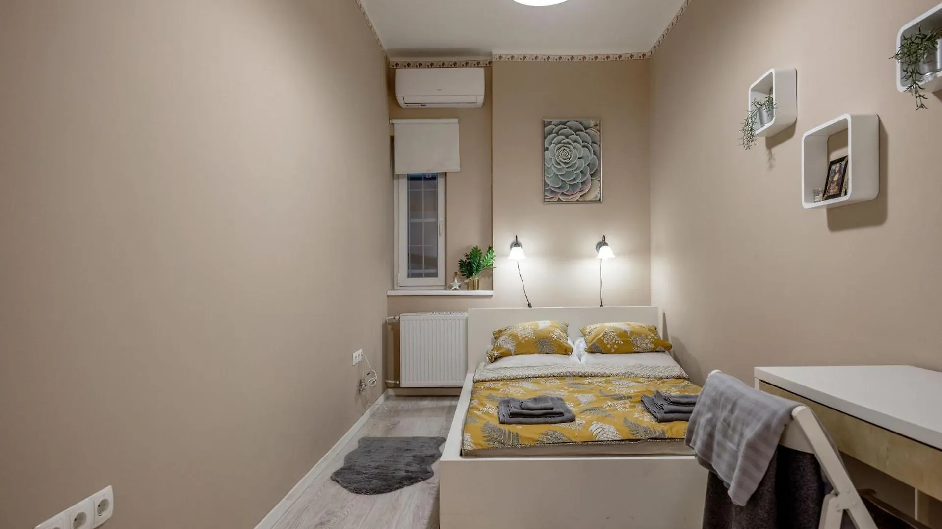 Apartment Roomback Rooms - 2Br Apt With Ac Near Deak Ter Budapest Hungary