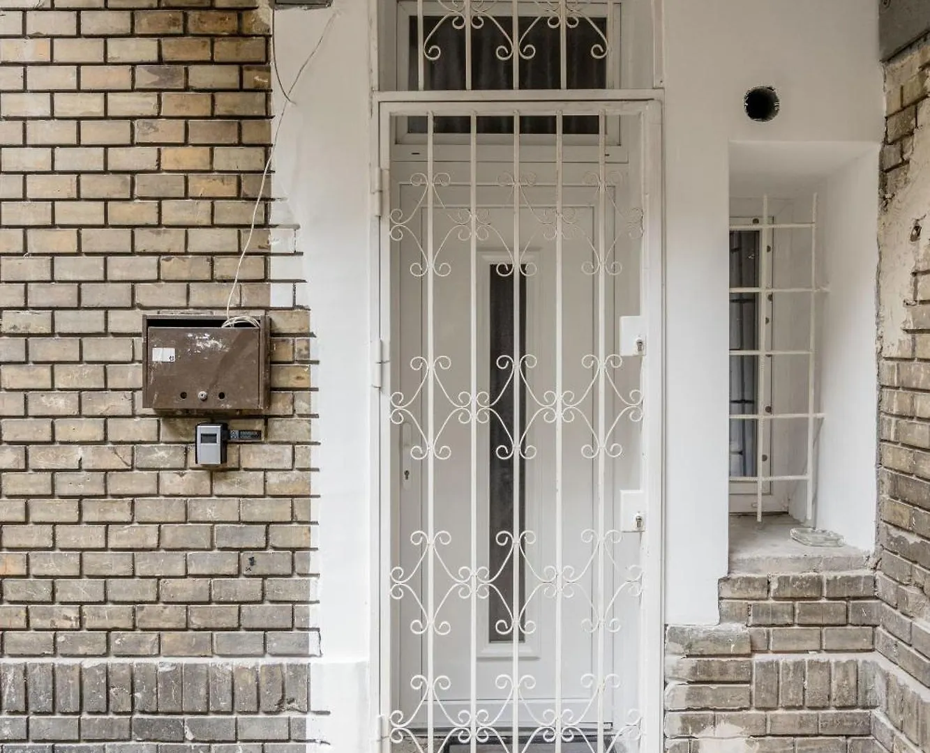 Roomback Rooms - 2Br Apt With Ac Near Deak Ter Budapest