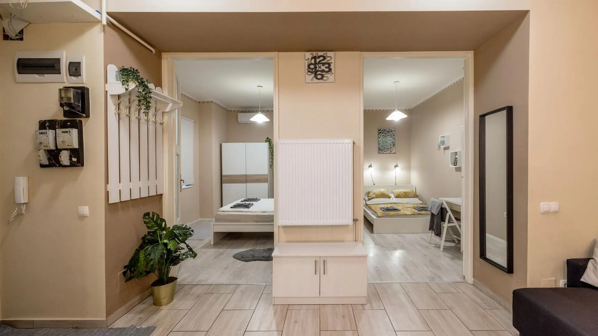 Roomback Rooms - 2Br Apt With Ac Near Deak Ter Budapest